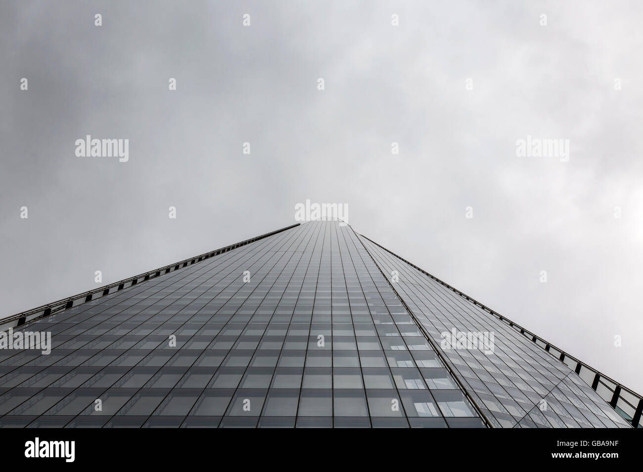 Blick auf The Shard Gebäude aus dem ersten Stock - London, UK Stockfoto
