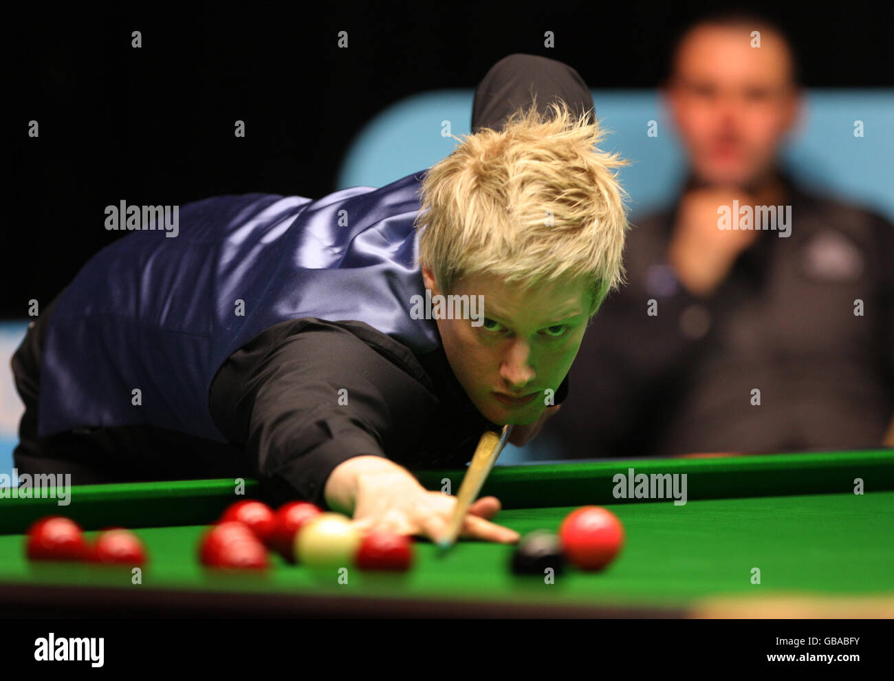 Neil Robertson während der 2. Runde gegen Stephen Maguire während der Maplin UK Championship im International Center, Telford. Stockfoto