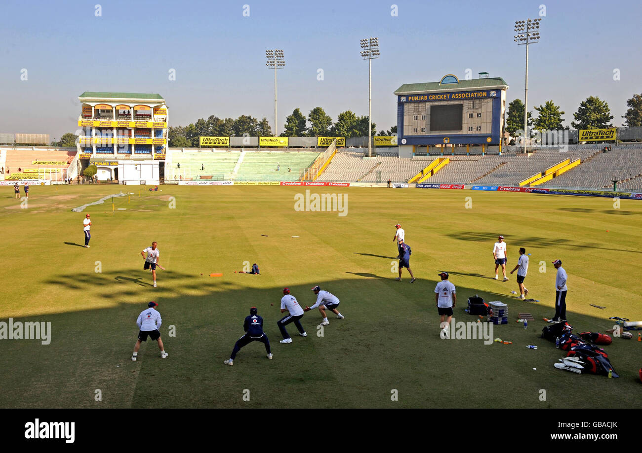Fussball - England-Netze-Session - Punjab Cricket Association Stadion - Mohali - Indien Stockfoto