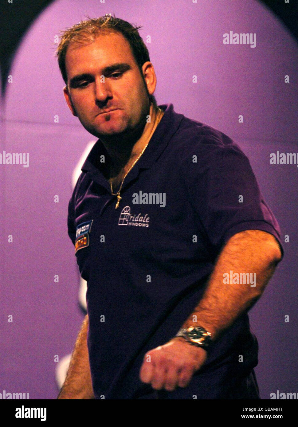 Der Engländer Scott Waites reagiert während seines Finalmatches gegen den Engländerin Martin Adams bei den Winmau World Masters im Spa, Bridlington. Stockfoto