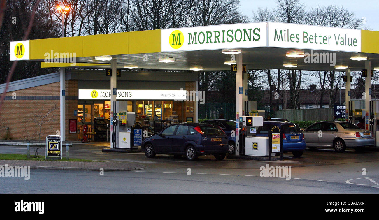 Morrisons in Belle Vale, Liverpool, das die Kosten für seinen Diesel unter 1 gesenkt hat. Stockfoto