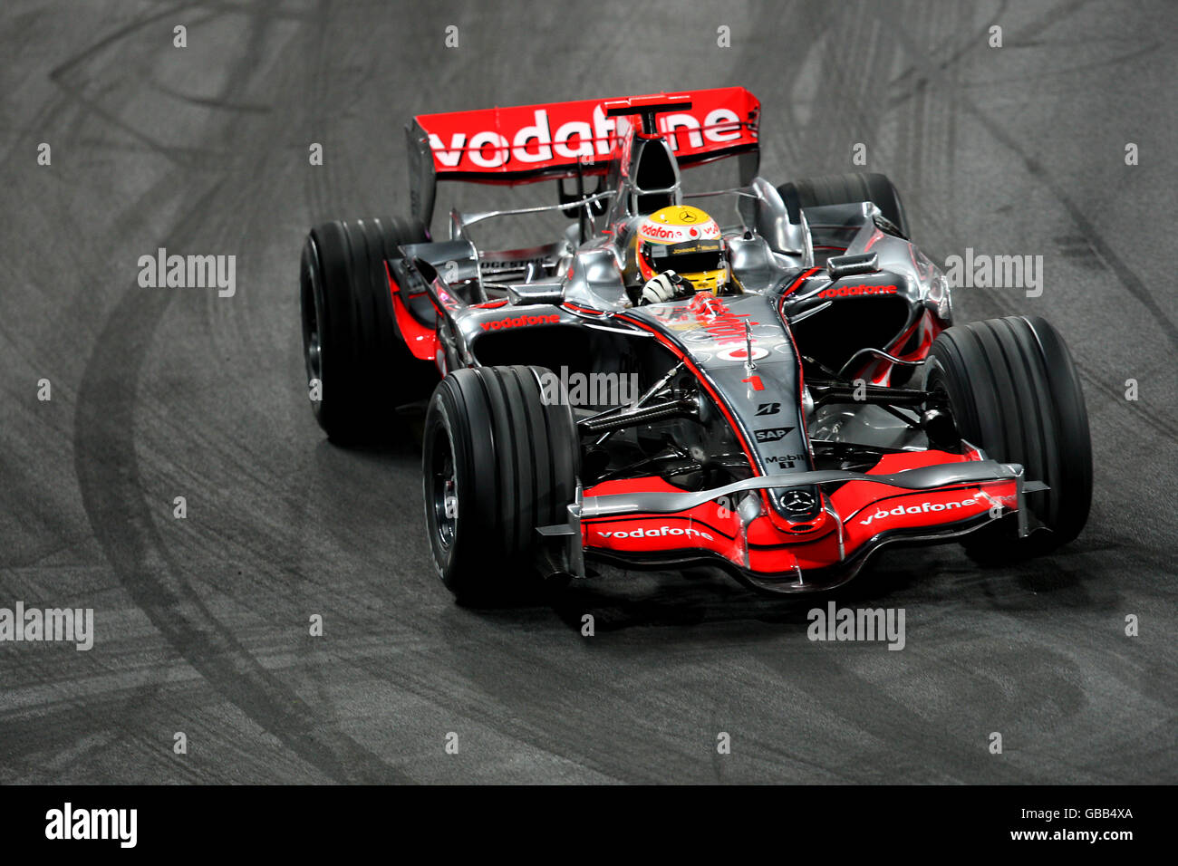 Formel-1-Weltmeister Lewis Hamilton geht auf die Strecke In seinem WM-Siegerauto Stockfoto