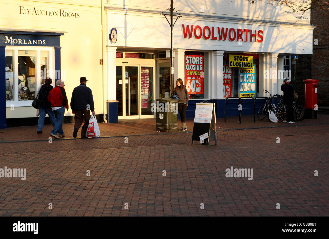 Ein allgemeiner Blick auf den Woolworths Store, in Ely, Cambridgeshire. 5 Market PL, Ely, CB7 4Nu. Stockfoto