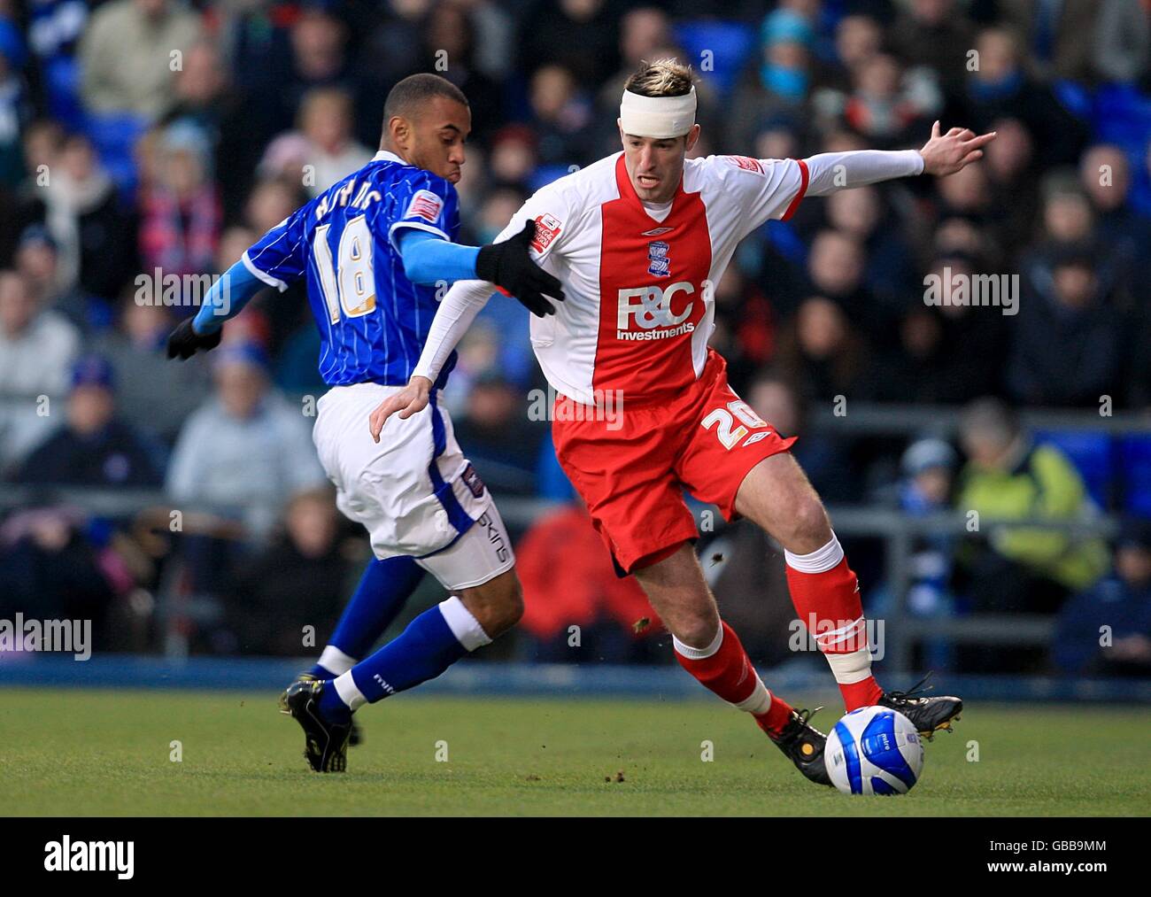 Fußball - Coca-Cola Football League Championship - Ipswich Town / Birmingham City - Portman Road. Danny Haynes von Ipswich Town und Franck Queudrue (rechts) von Birmingham City kämpfen um den Ball Stockfoto