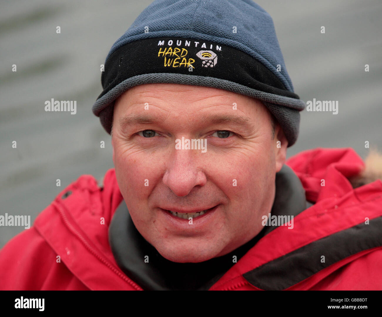 Jim McNeill, alias Ice Warrior, in Windsor, wo er früher sein selbstgebautes Kanu für eine Arktis-Expedition getestet hat. Stockfoto