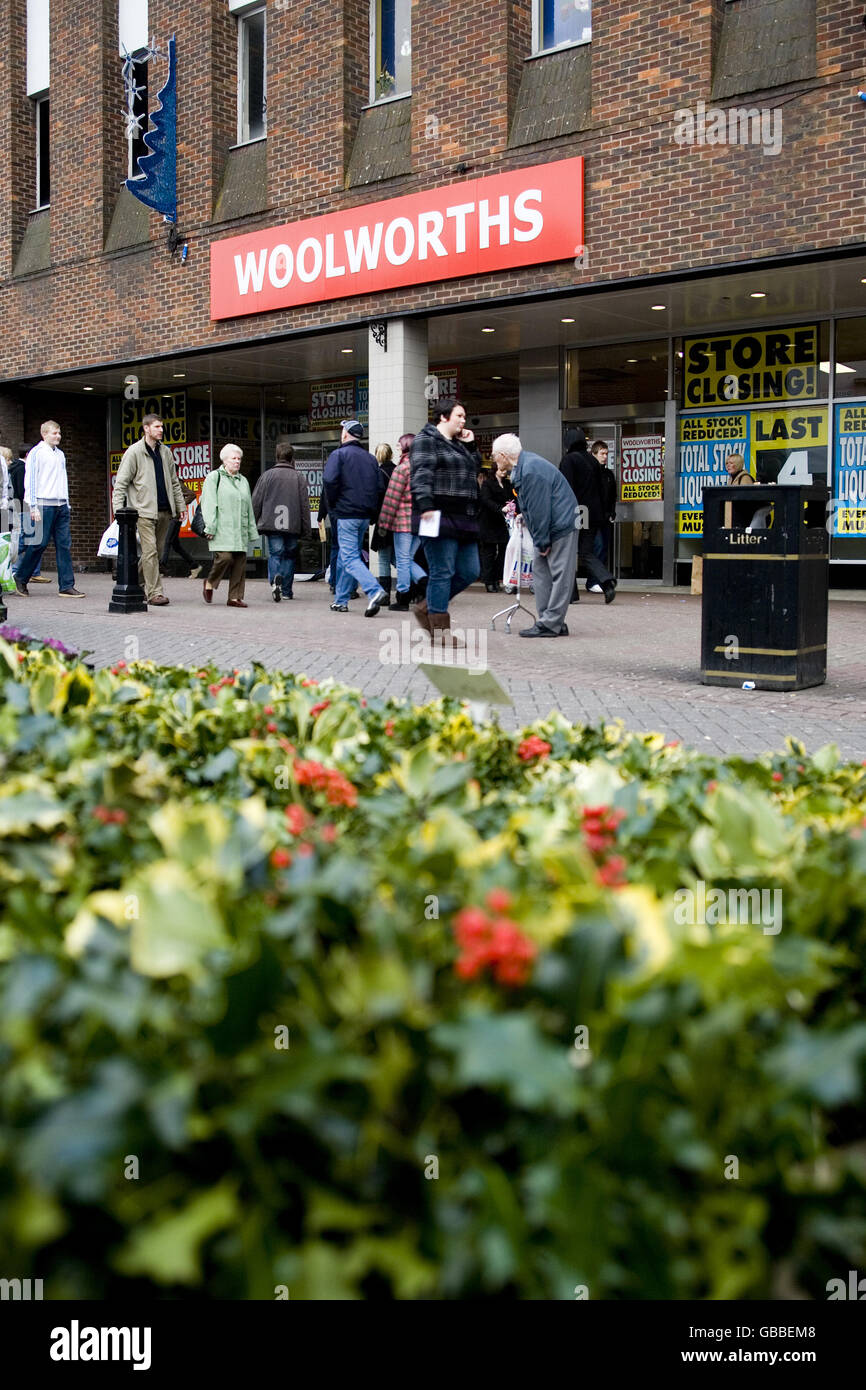 Gesamtansicht der Vorderseite eines Woolworths-Ladens in Hanley, Stoke-on-Trent, kurz vor Schließung. 7-9 Upper Market Square Stoke-on-Trent, ST1 1PY Stockfoto
