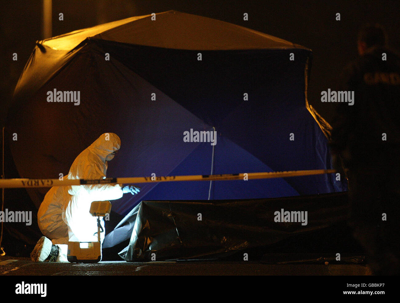 Die Szene im Summerhill-Gebiet nördlich der Innenstadt von Dublin, wo zwei Männer bei einer vermuteten Schießerei schwer verletzt wurden. Stockfoto