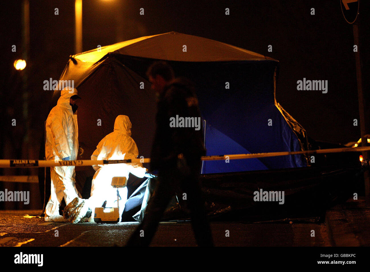 Die Szene im Summerhill-Gebiet nördlich der Innenstadt von Dublin, wo zwei Männer bei einer vermuteten Schießerei schwer verletzt wurden. Stockfoto