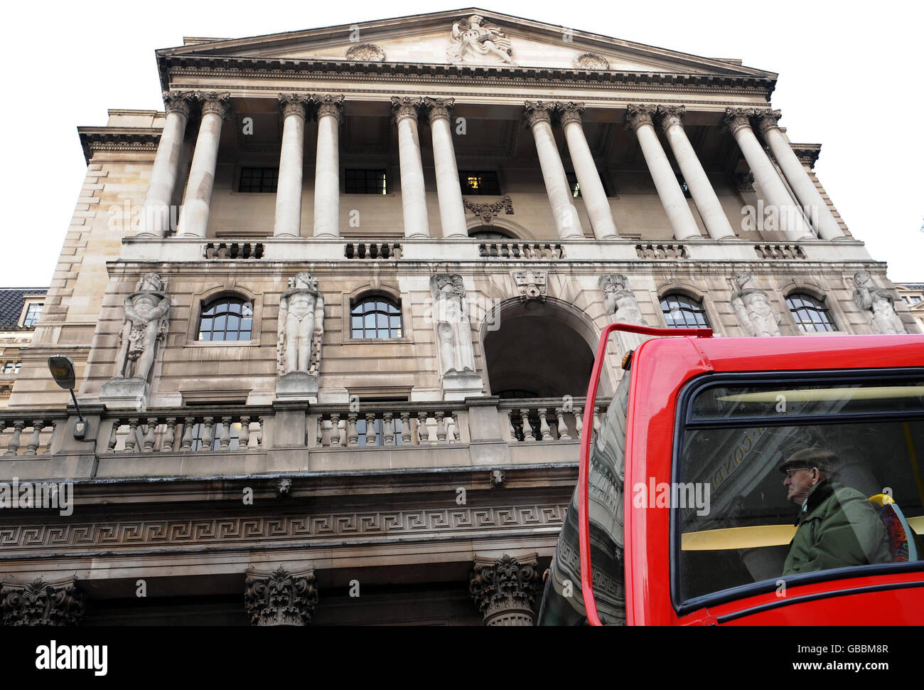 Eine allgemeine Ansicht der Bank of England in London, da die Zinssätze heute auf ein Allzeittief von 1.5% gesenkt wurden. Stockfoto