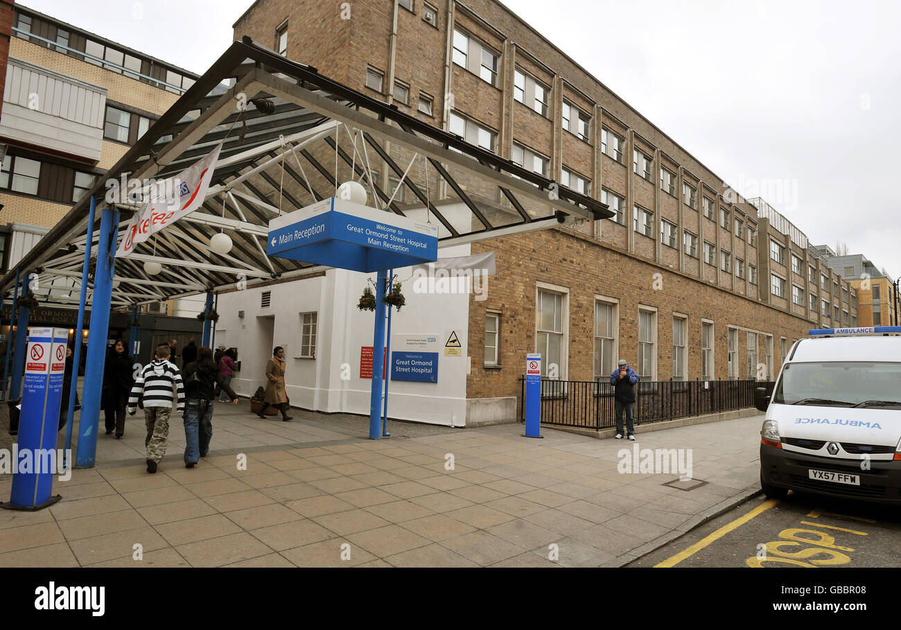 Der Haupteingang zum Great Ormond Street Hospital für Kinder im Zentrum von London. Die Behandlung eines 14 Tage alten Babys im führenden Kinderkrankenhaus wird von der Polizei untersucht, bestätigte Scotland Yard heute. Stockfoto