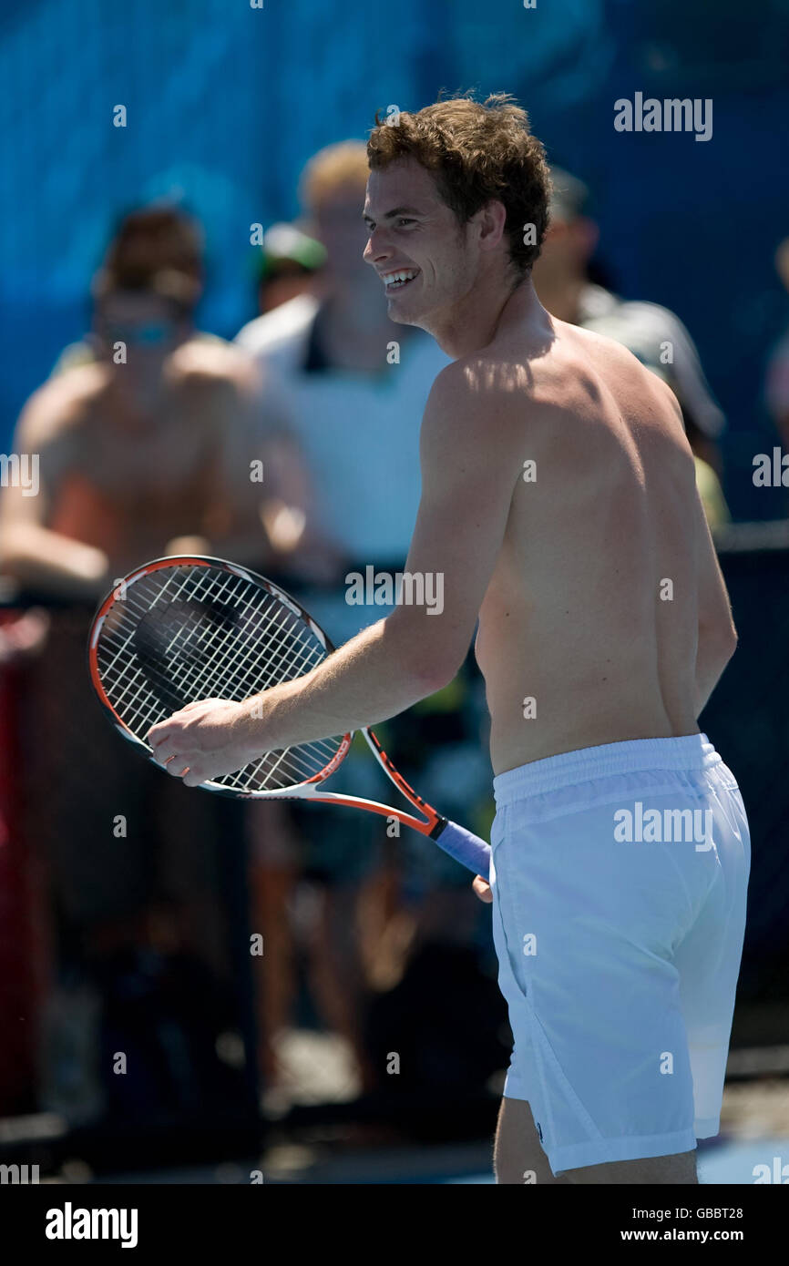 Tennis - Australian Open 2009 - Tag 1 - Melbourne Park. Der britische Andy Murray übt während der Australian Open 2009 im Melbourne Park, Melbourne, Australien. Stockfoto