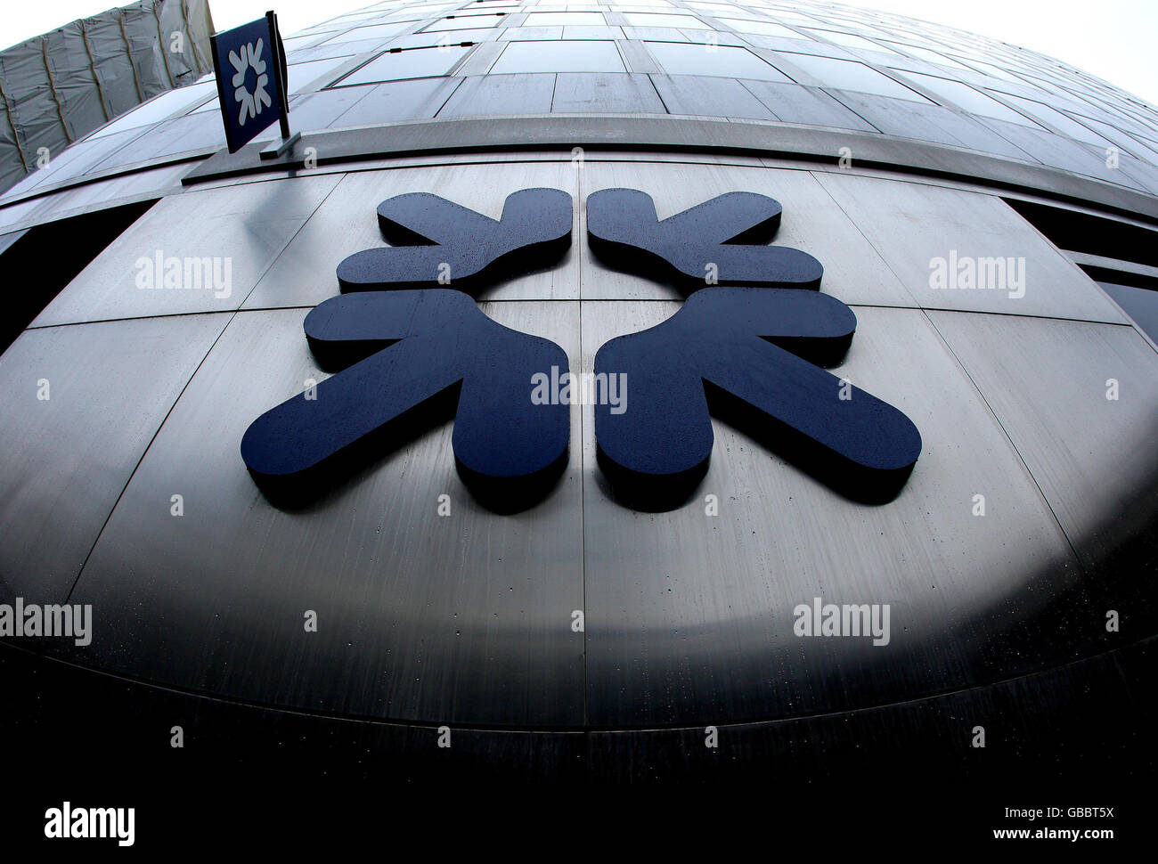 Wirtschaftskrise. Das RBS-Logo vor einer Zweigstelle der Royal Bank of Scotland in der Threadneedle Street, London. Stockfoto