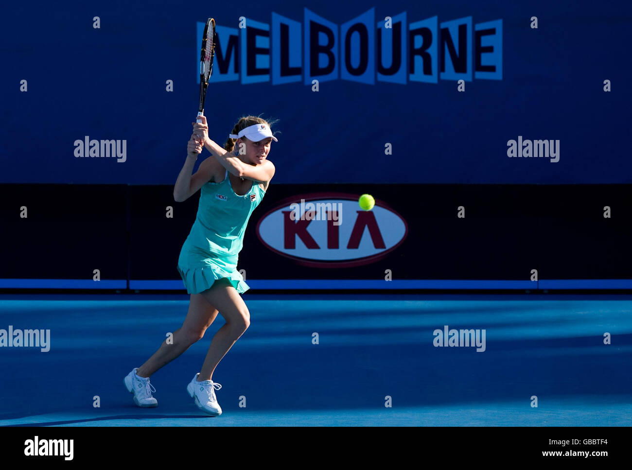 Die russische Anna Chakvetadze ist während der Australian Open 2009 im Melbourne Park, Melbourne, Australien, gegen die britische Anne Keothavong aktiv. Stockfoto
