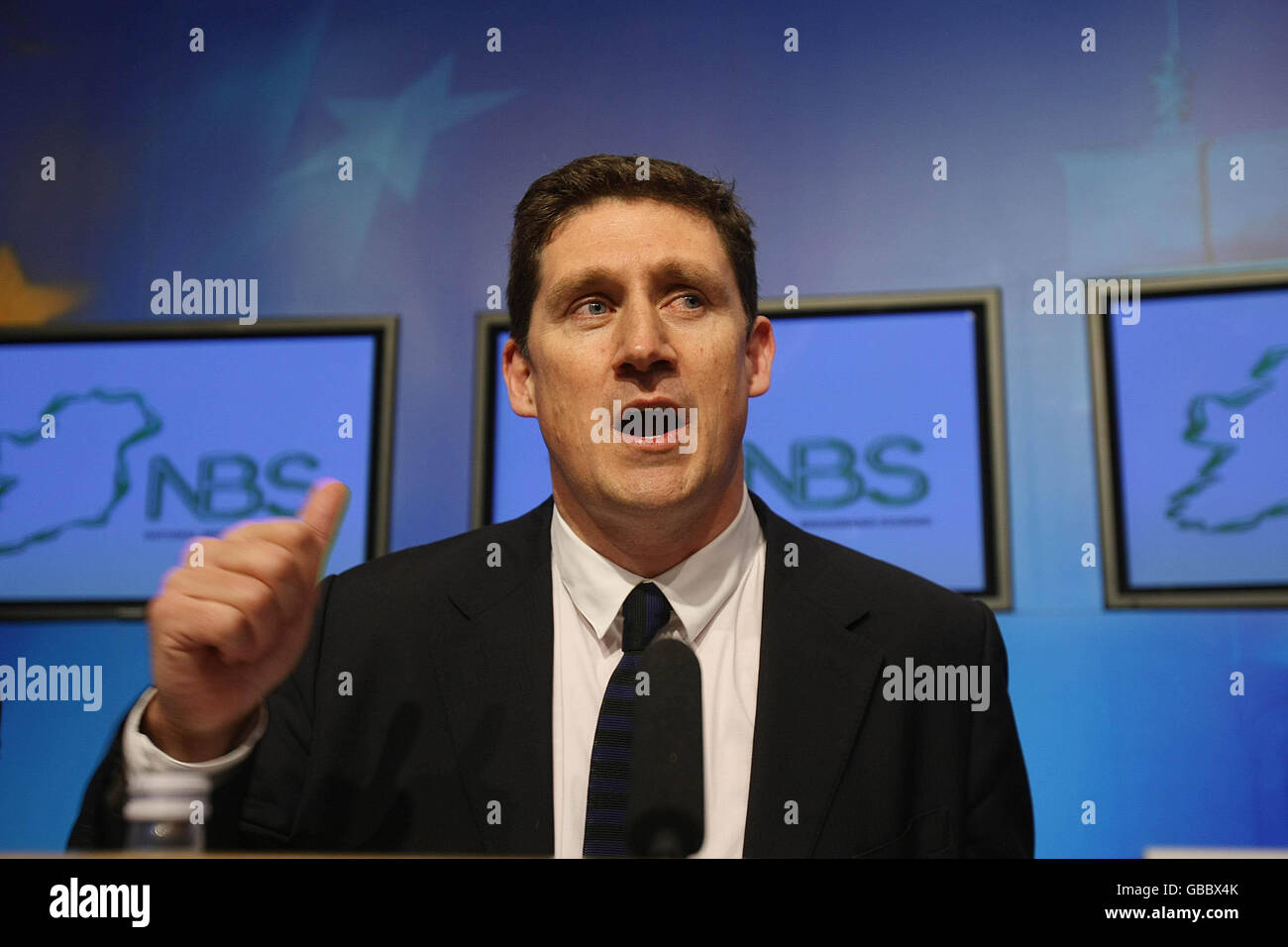 Kommunikationsminister Eamon Ryan im Pressezentrum der Regierung, Regierungsgebäude. Er kündigte an, dass in einer Investition von mehreren Millionen Euro rund 170 Arbeitsplätze geschaffen werden sollen, um endlich allen in der Republik Breitband zu bringen. Stockfoto