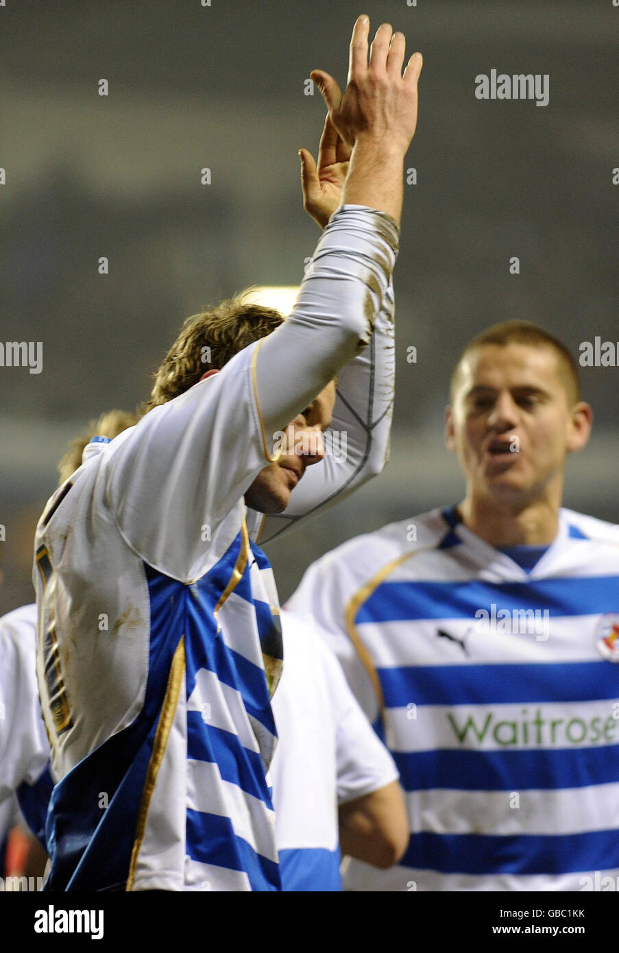 Reading's Noel Hunt feiert den Torstand während des Coca-Cola Championship-Spiels im Madejski Stadium, Reading. Stockfoto