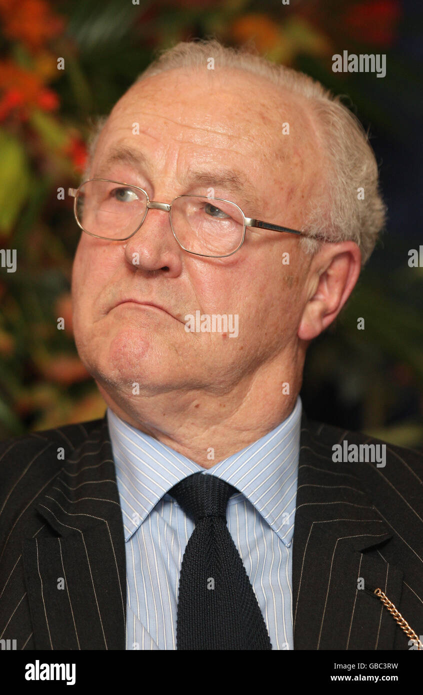 Vice Commodore des Royal Thames Yacht Club Peter Haselhurst, bei einer Pressekonferenz des America's Cup im Royal Thames Yacht Club, Knightsbridge Stockfoto