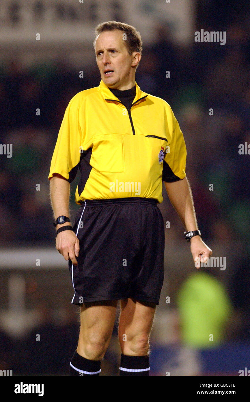 Fußball - Nationwide League Division One - Wimbledon / Nottingham Forest. David Crick, Referee Stockfoto