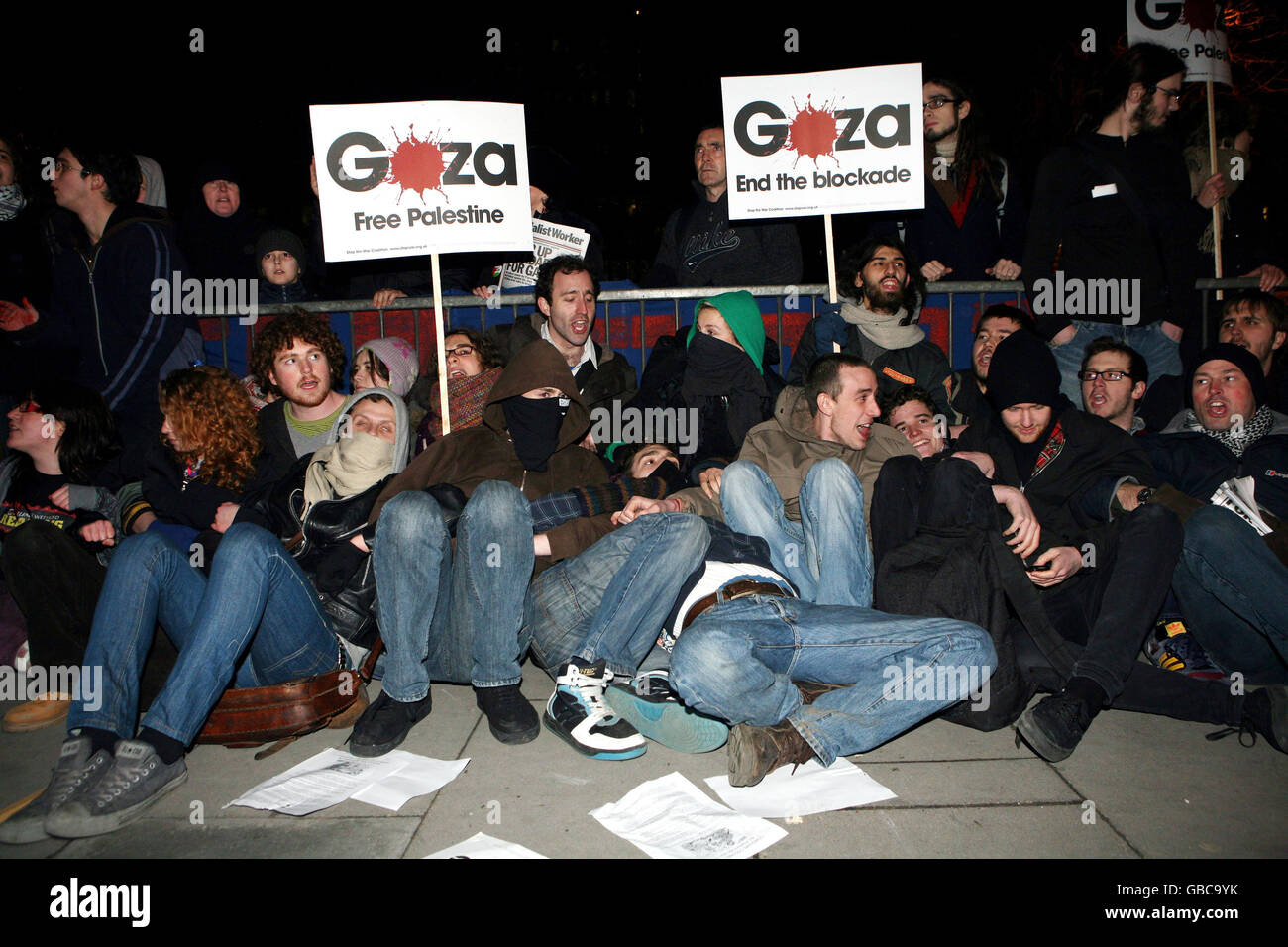 Pro-Gaza-Demonstranten vor dem Jüdischen Londoner Studentenzentrum im Zentrum von London, wo Oberst Geva Rapp, ein pensionierter israelischer Oberst, eine Rede halten sollte. Stockfoto