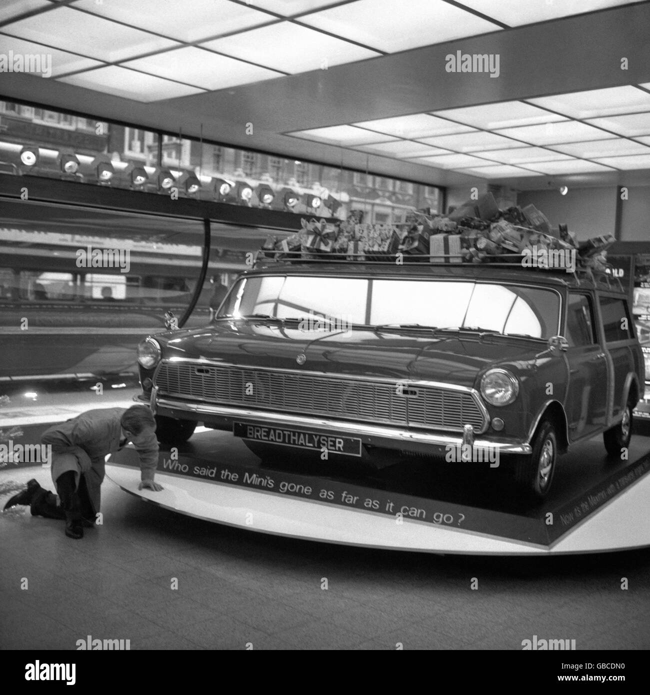 Verkehr - doppelt breite Mini - London - 1967 Stockfoto