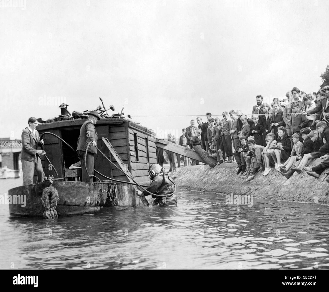 Britischem Recht und Ordnung - Diebesgut - Walton-on-Thames - 1949 Stockfoto