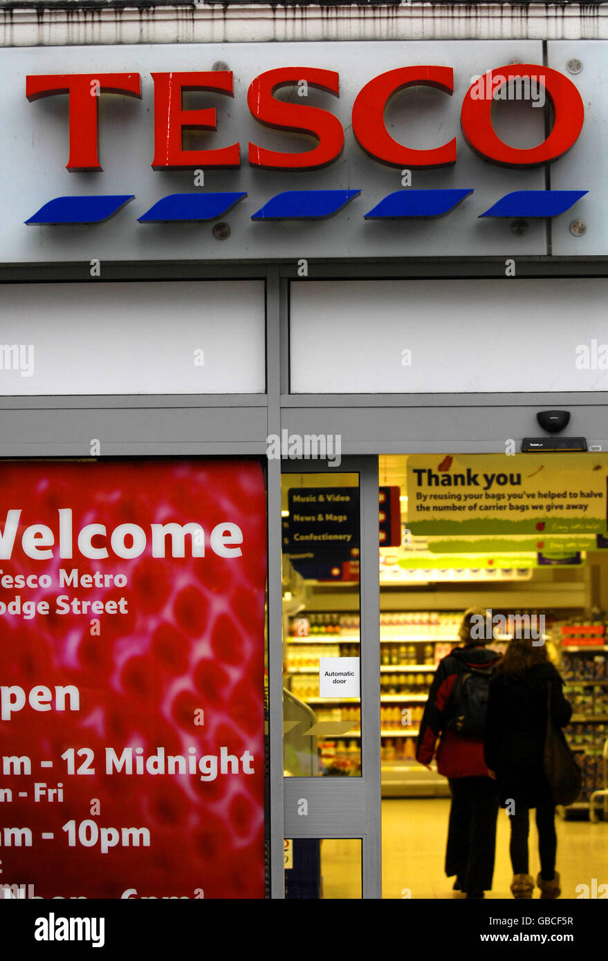 Tesco berichtet von „schwierigen“ Bedingungen. Ein Tesco-Geschäft im Zentrum von London. Stockfoto