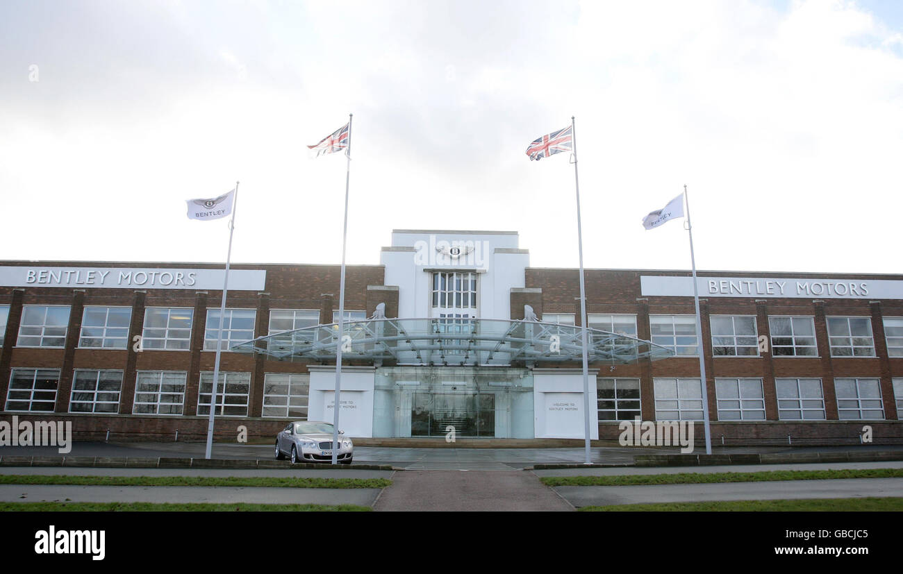 Großbritannien befindet sich offiziell in einer Rezession. Eine allgemeine Ansicht des Bentley Motors-Werks in Crewe, Khéshire. Stockfoto