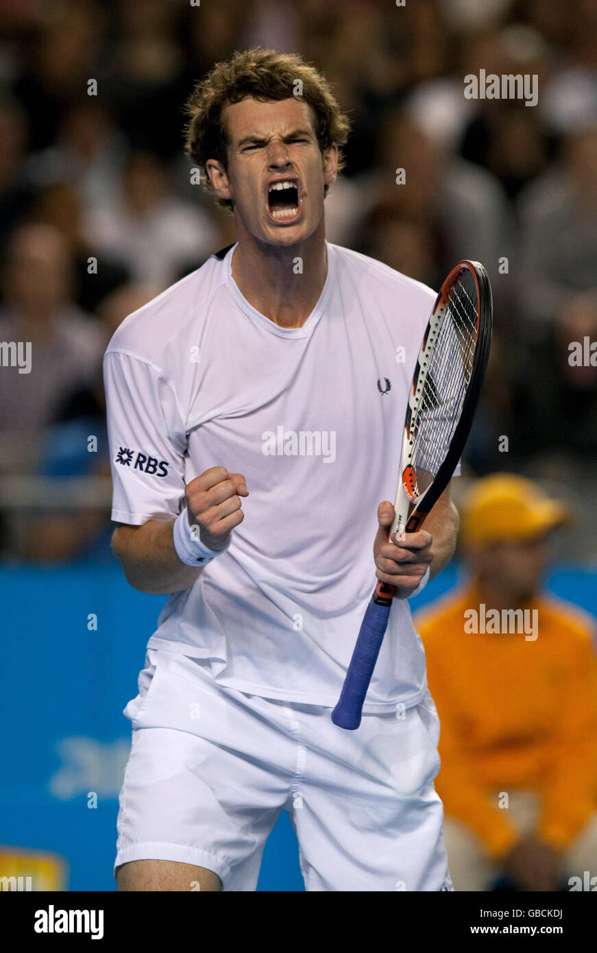 Der britische Andy Murray feiert den Sieg des österreichischen Jurgen Melzer bei den Australian Open 2009 im Melbourne Park, Melbourne, Australien. Stockfoto