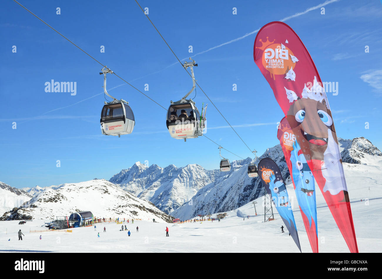 Gletscherskigebiet, Wintersport, Skifahrer, Seilbahn, Stubai, Tirol, Oesterreich Stockfoto