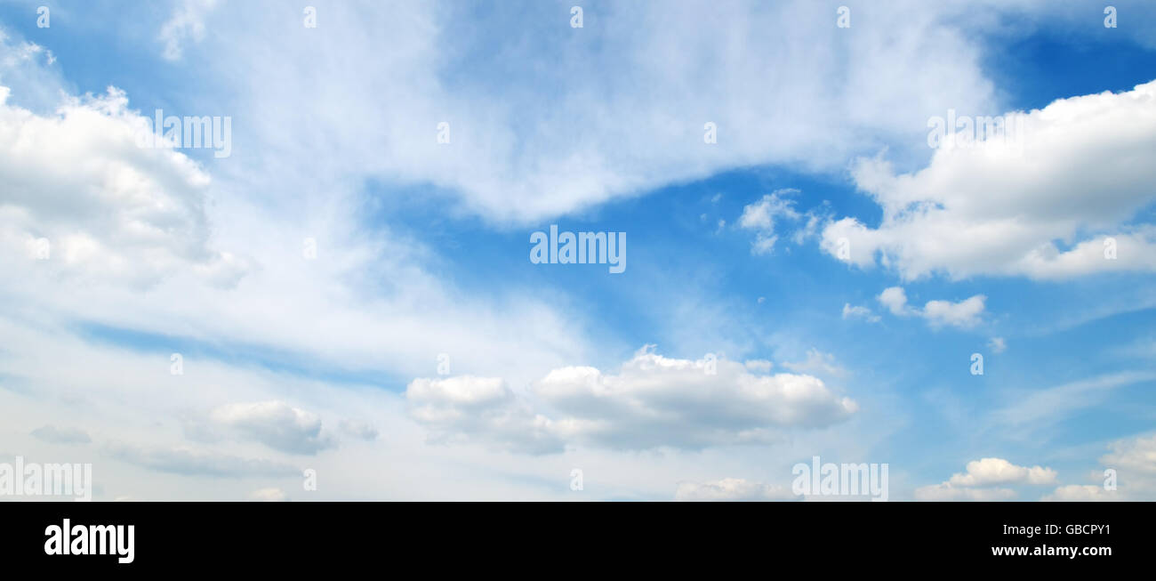 Schönen blauen Himmel und weiße Wolken Stockfoto