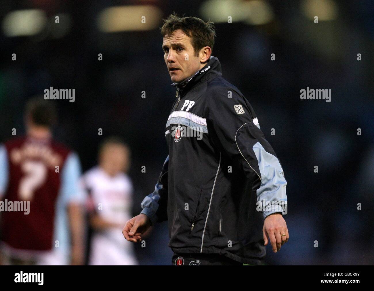 Phil Parkinson von Charlton Athletic sieht am Ende des Spiels während des Coca-Cola-Meisterschaftsspiels in Turf Moor, Burnley, niedergeschlagen aus. Stockfoto