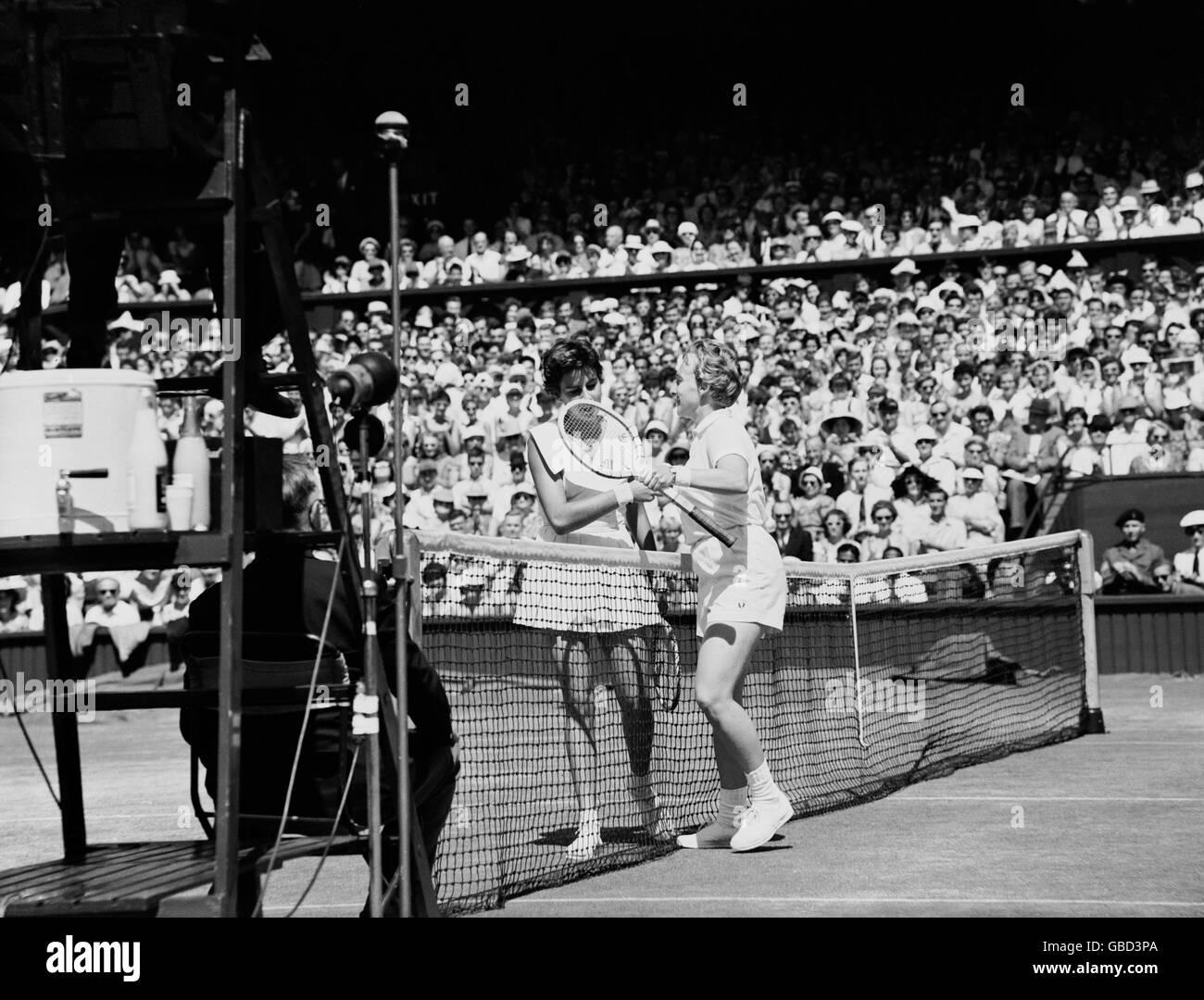 Tennis - Wimbledon Championships - Damen Einzel - Finale - Darlene Hard V Maria Bueno Stockfoto