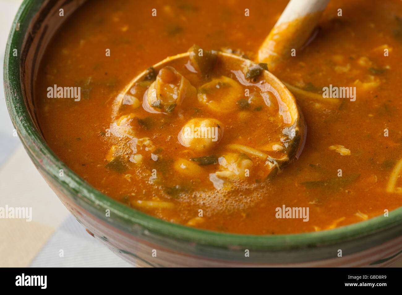 Schüssel mit marokkanische Harira Suppe hautnah Stockfoto