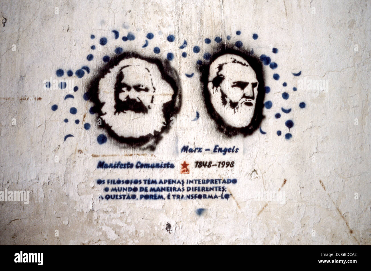 Karl Marx und Engels Stencil Street Art Graffiti an der Wand, Ronda, Andalusien, Spanien Stockfoto