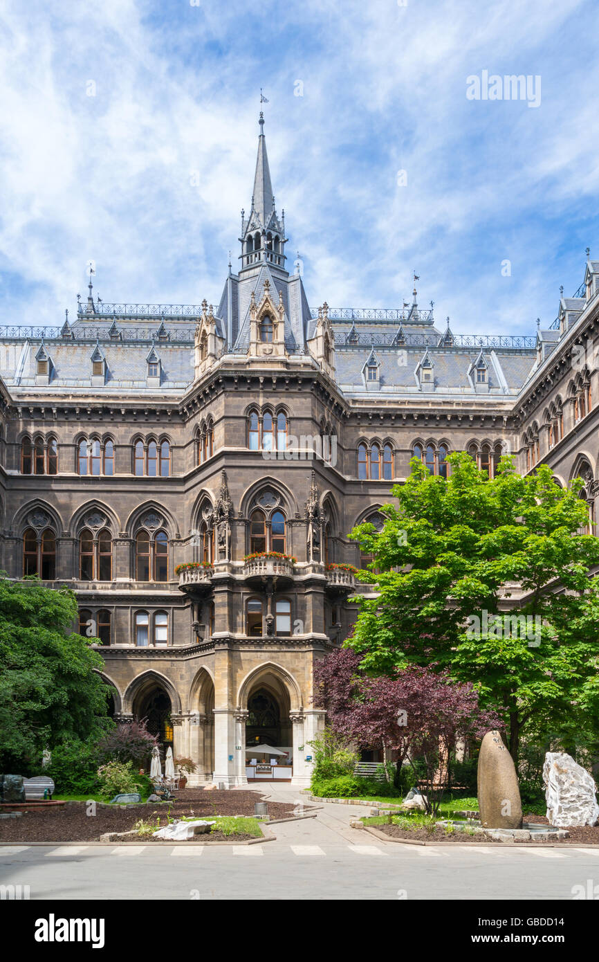 Innenhof des Rathauses in der Nähe der Ringstraße in Wien, Österreich Stockfoto