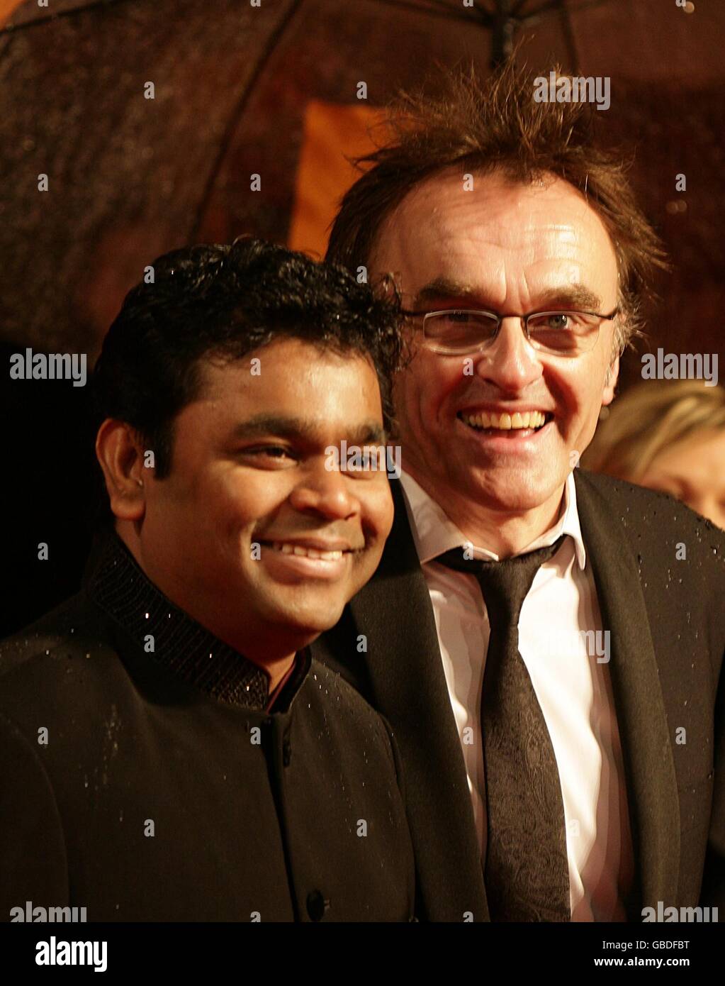 (l-r) A.R. Rahman und Danny Boyle kommen zu den British Academy Film Awards 2009 im Royal Opera House in Covent Garden, im Zentrum von London. Stockfoto