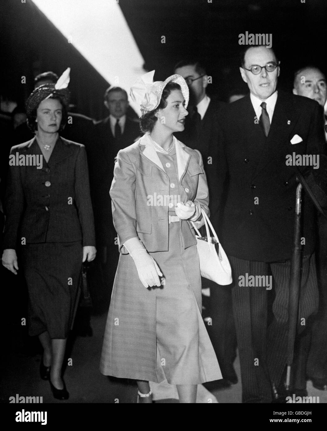 Prinzessin Margaret wird hier gesehen, als sie heute bei ihrer Ankunft am Gare de Lyon aus der Schweiz ihren ersten Blick auf Paris werfen konnte. Stockfoto