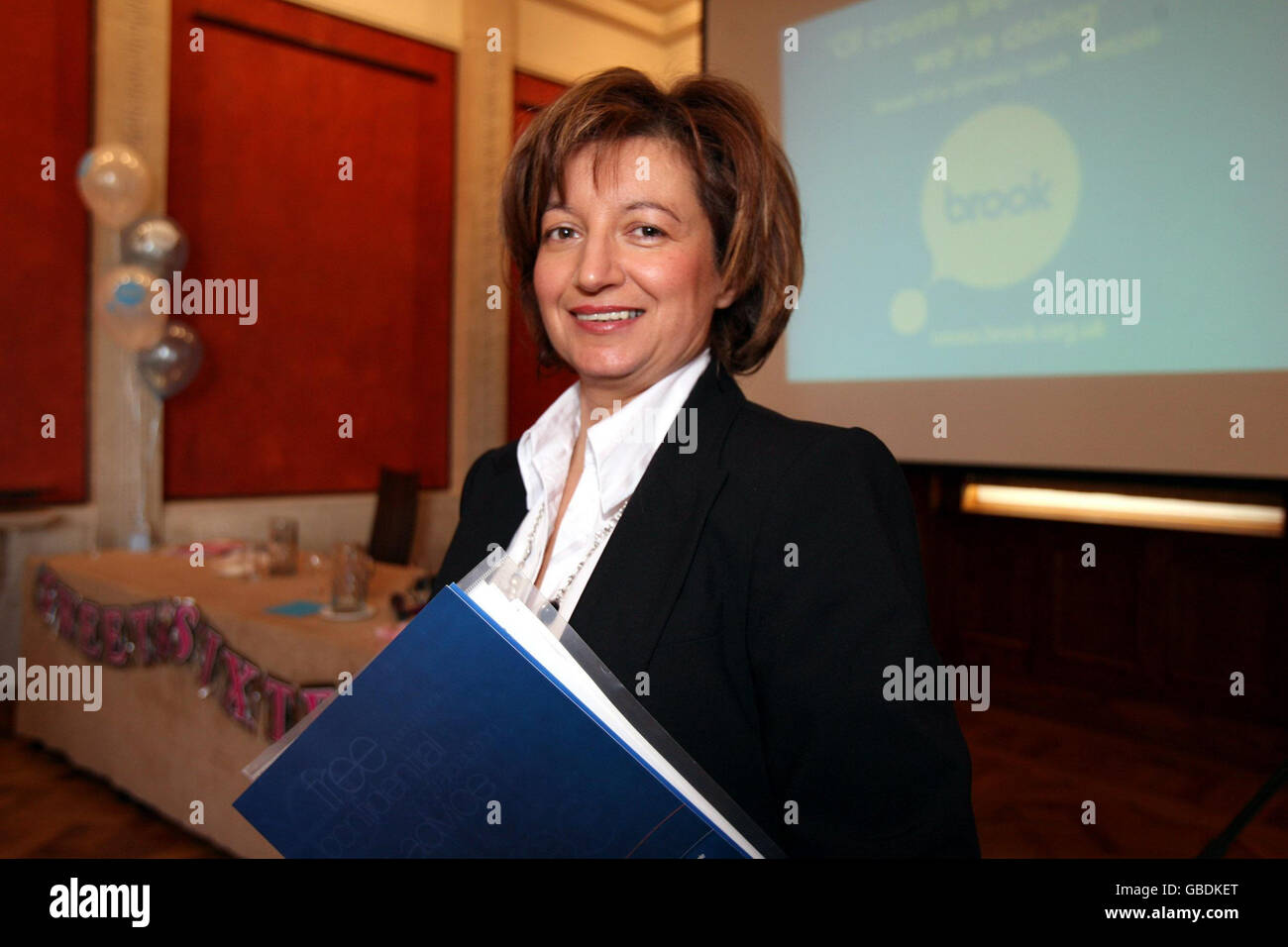 Marlene Kinghan vom Büro der Kinderkommissare bei einer Konferenz in Stormont, Belfast, wo sie hörten, dass sexuell übertragbare Krankheiten eine große Herausforderung darstellten. Stockfoto