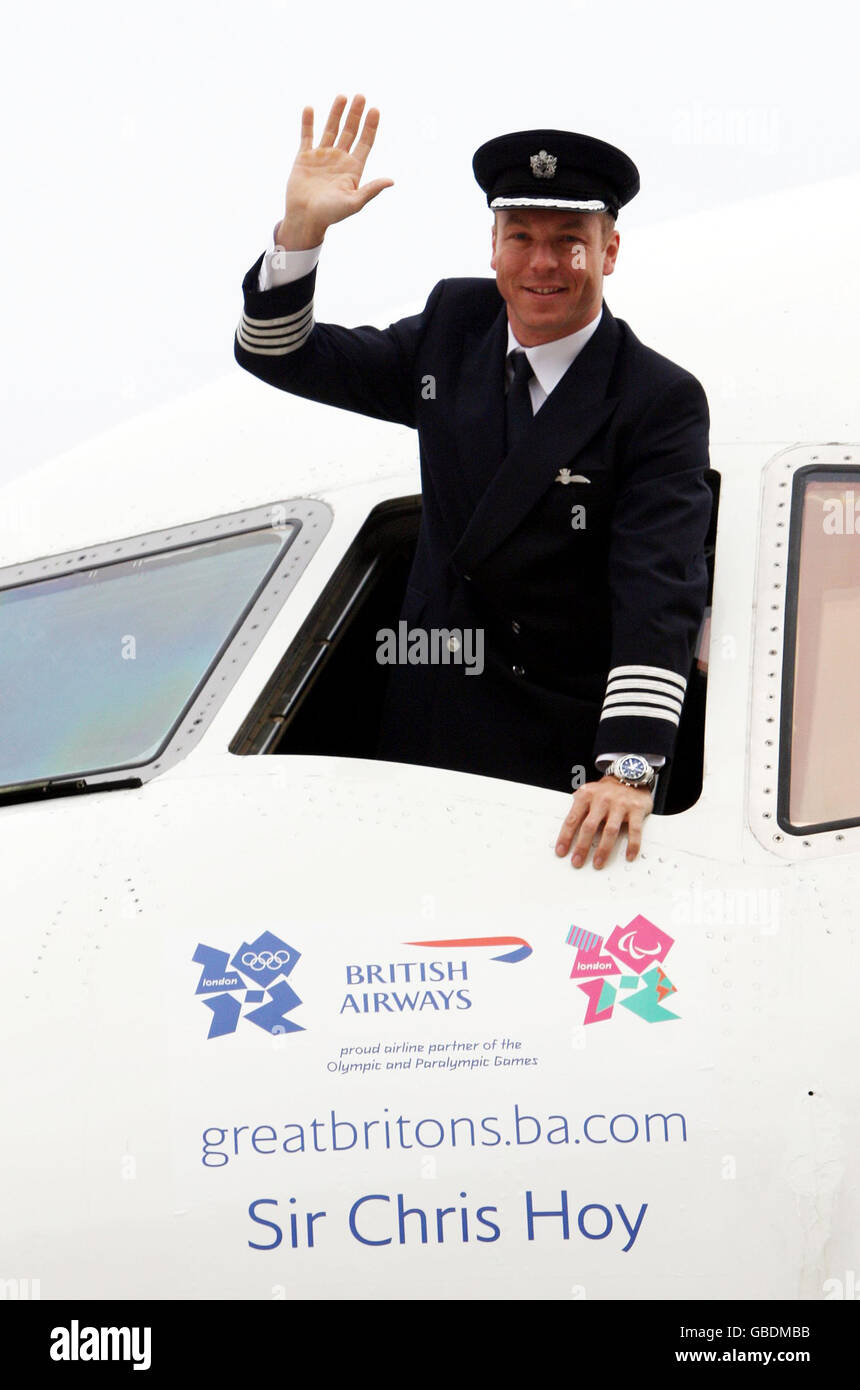 Der Olympiasieger Sir Chris Hoy, 32, startet das BA Great Britons-Programm auf der British Airways Engineering Base am Flughafen Heathrow. Stockfoto