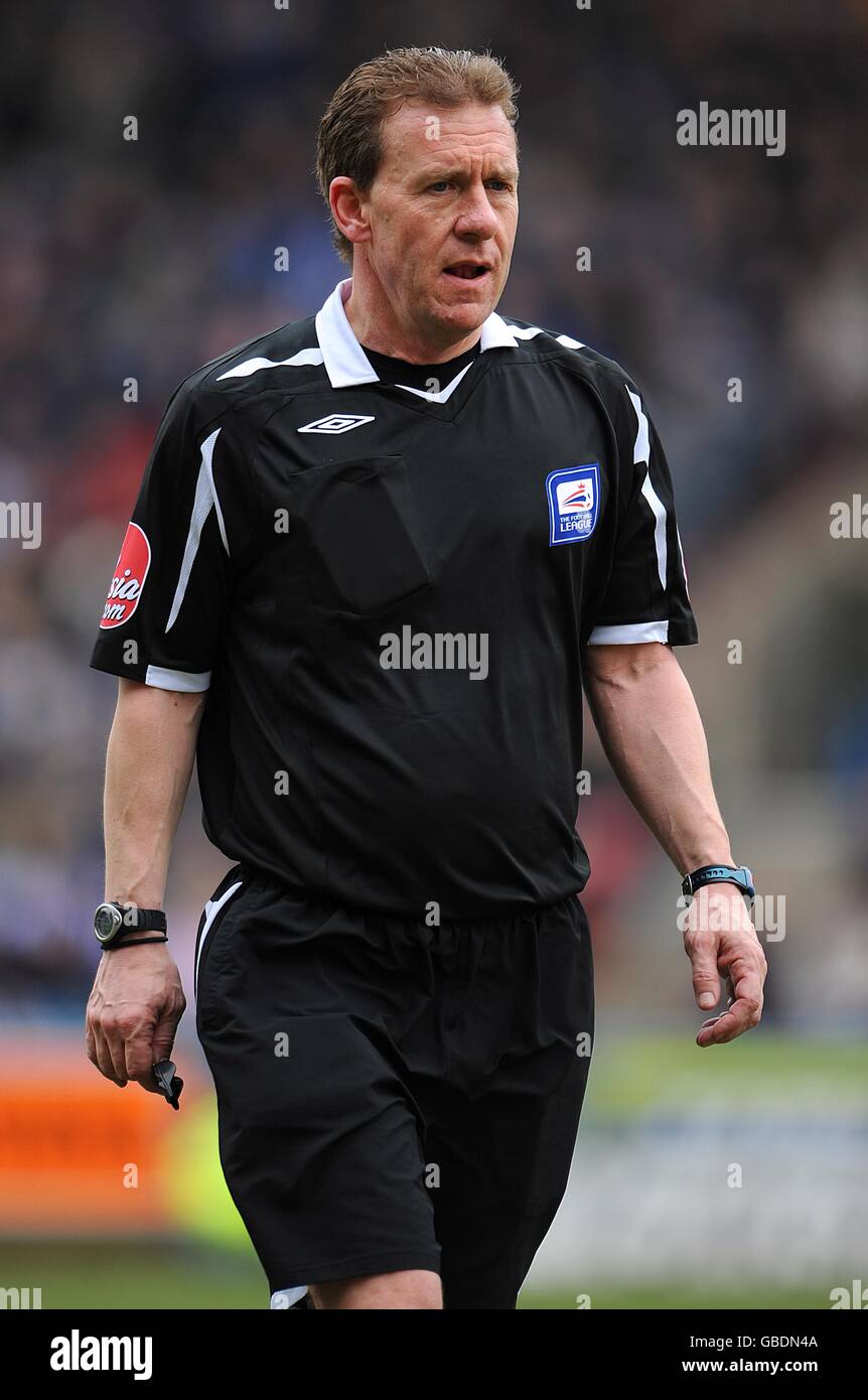 Fußball - Coca-Cola Football League One - Huddersfield Town / Leeds United - Galpharm Stadium. Paul Taylor, Schiedsrichter Stockfoto