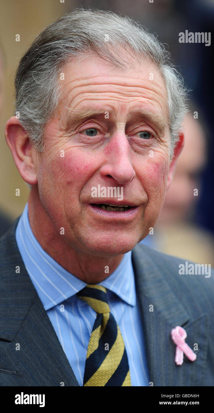 Der Prinz von Wales bei einem Besuch des Grand Theatre and Opera North in Leeds. Stockfoto