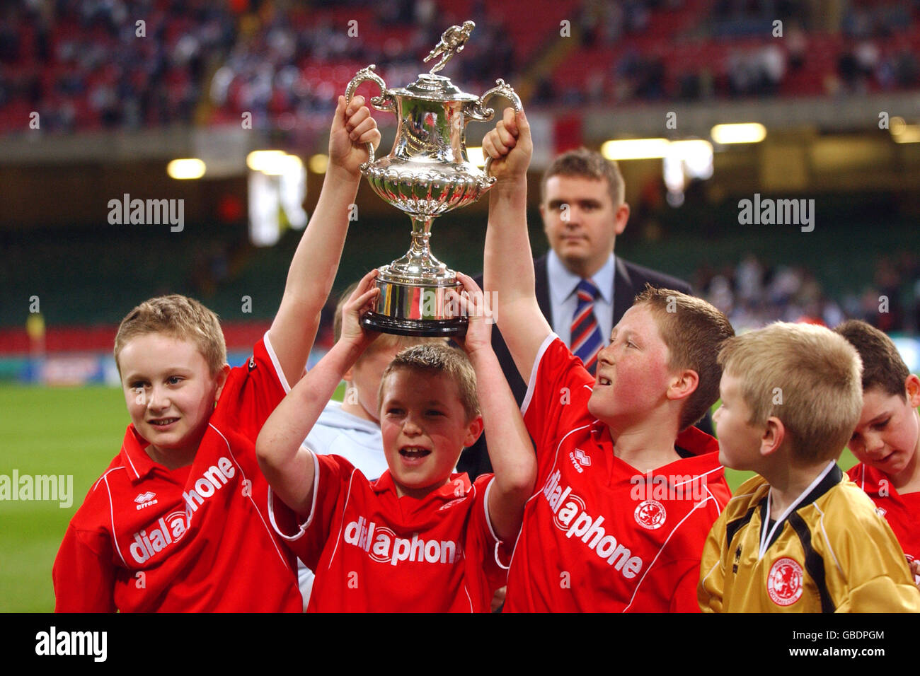 Avenue Primary School, vertreten Middlesbrough Football Club feiern am Ende des Spiels Stockfoto