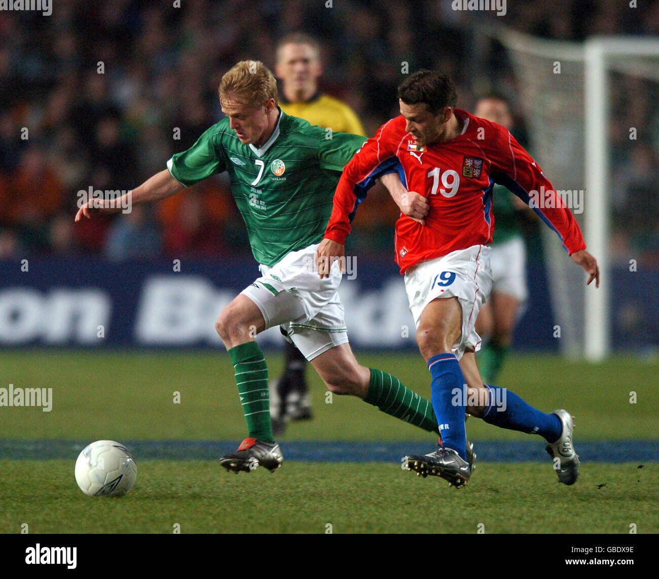 Fußball - International freundlich - Irland / Tschechische Republik. Irlands Damien Duff (l) kämpft mit der Tschechischen Republik Libor Sionko (r) Stockfoto