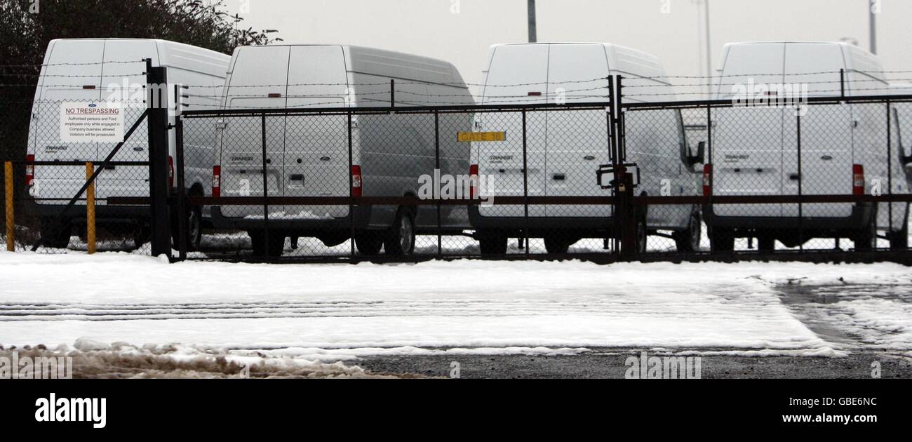Das Ford Car Werk in Dagenham Essex. Der Automobilgigant wurde heute gewarnt, dass er sich einer Arbeitskampfmaßnahme stellen könnte, nachdem er Pläne angekündigt hatte, 850 Arbeitsplätze abzuschaffen und die Bezahlung wegen der "ernsten wirtschaftlichen Lage", die die Automobilindustrie betrifft, einzufrieren. Stockfoto