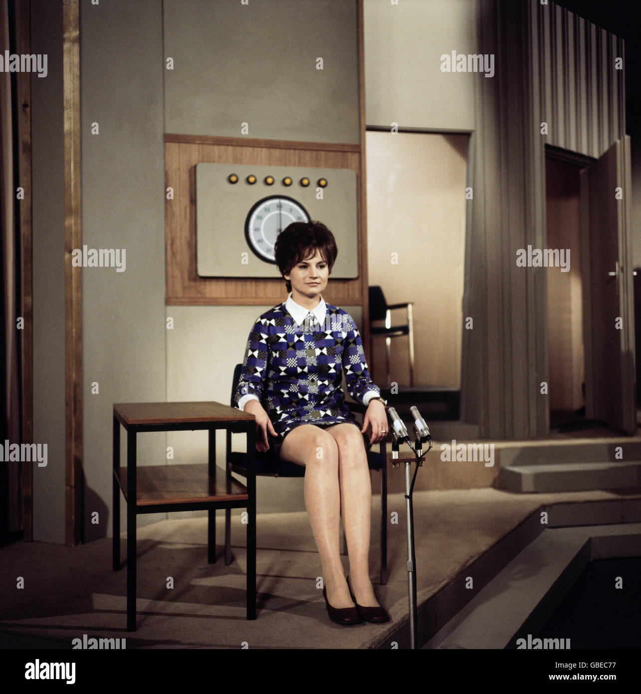 Sendung, Fernsehen, Deutschland, 1970er Jahre, TV-Spielshow 'alles oder nichts', 11.9.1970, Teilnehmerin Margarete Kristian, Zusatzrechte-Clearences-nicht vorhanden Stockfoto