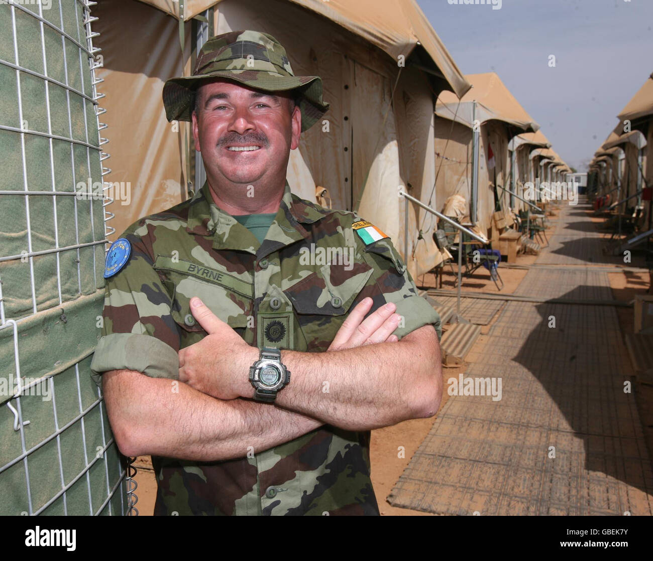 Battery Sergeant Eric Byrne im Camp Ciara in der Region Goz Beida im Tschad, wo sie eine EUFOR-Friedensmission durchführen. Stockfoto
