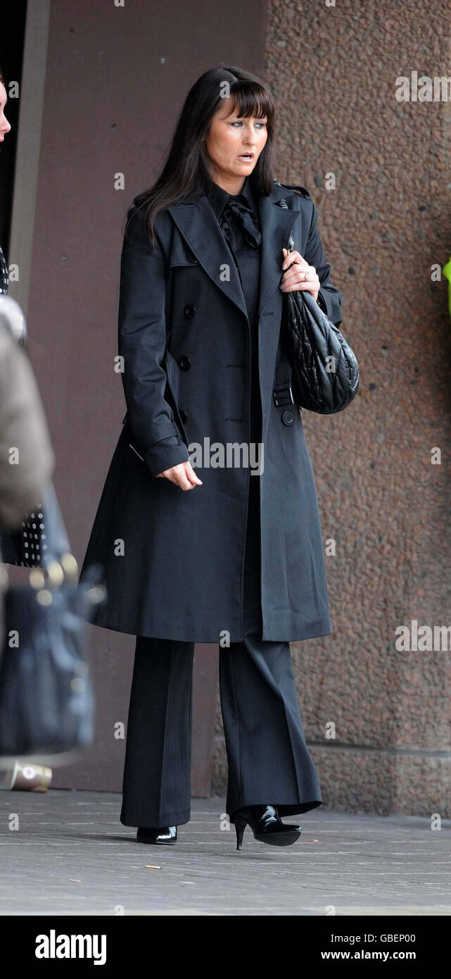 Janette Mercer kommt beim Liverpooler Crown Court an, der beschuldigt wird, den Rechtskurs zu vereidigt zu haben. Stockfoto