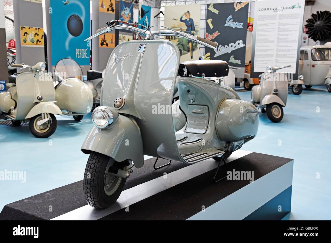 Vespa 98, historische Roller, Scooter, Vespa, Fahrzeug Museo Piaggio,  Museum, Pontedera, Provinz Pisa, Toskana, Italien Stockfotografie - Alamy