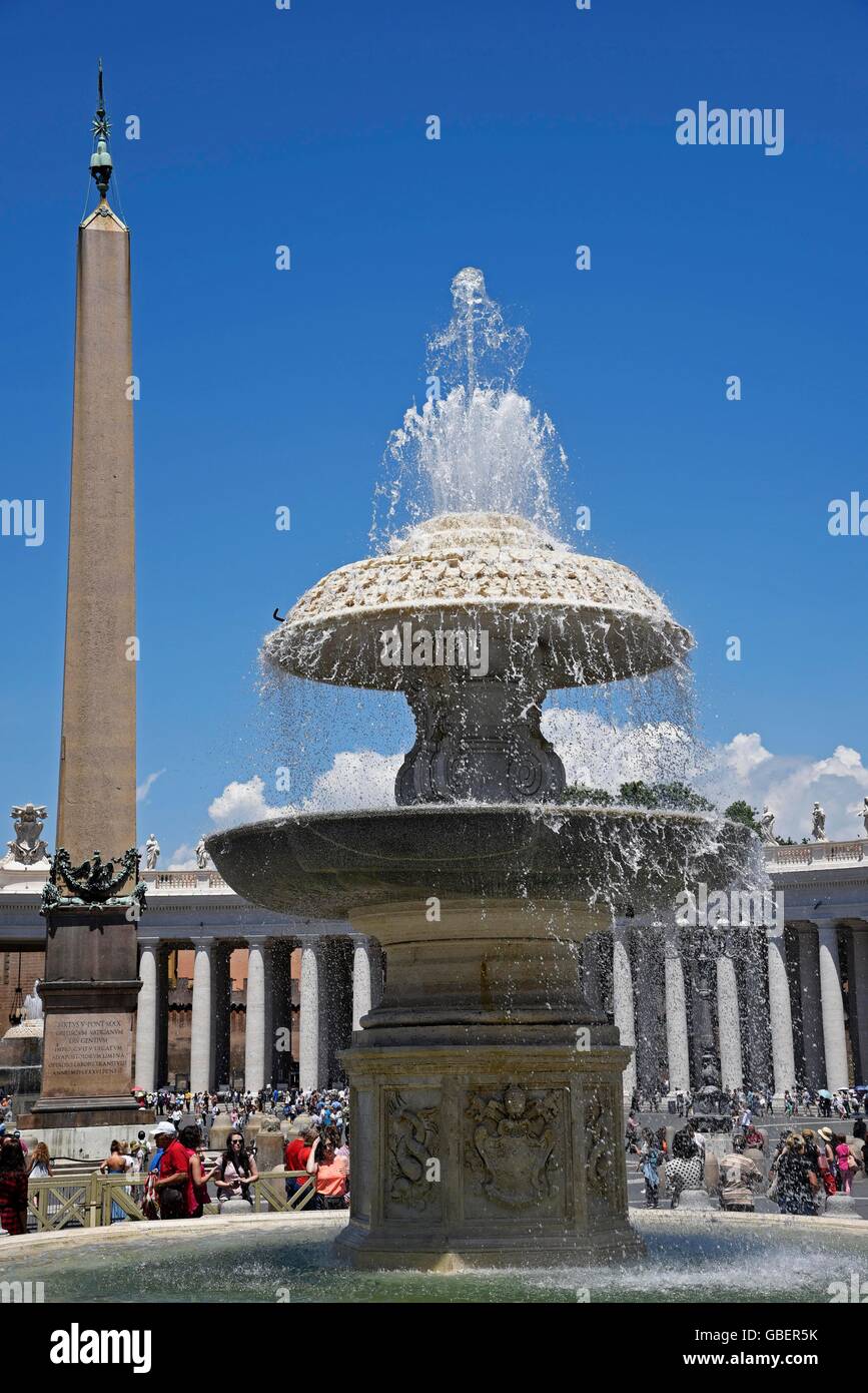 Brunnen, Obelisk, Touristen, Piazza di San Pietro, St Peter Square, St Peter, Square, Vatikan Stockfoto