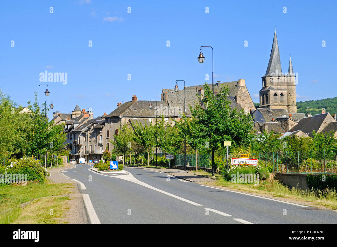 Kirche Saint-Come, Saint-Come-d'Olt, Departement Aveyron Midi-Pyrenäen, Frankreich / Fernverkehr Wanderweg GR 65 Stockfoto