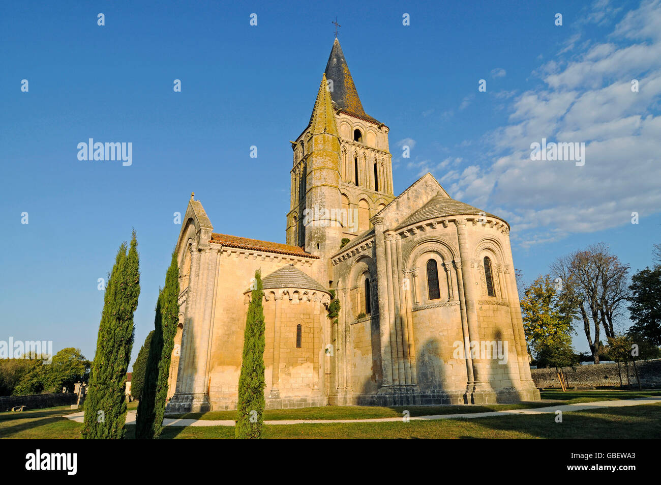 Kirche Saint-Pierre d'Aulnay, Aulnay, Charente-Maritime, Poitou-Charentes, Frankreich / Way of St. James, St-Pierre d'Aulnay Stockfoto
